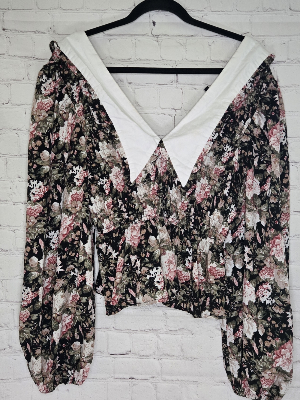 En Saison puff sleeve dark‎ floral blouse dramatic collar dark romantic cottage